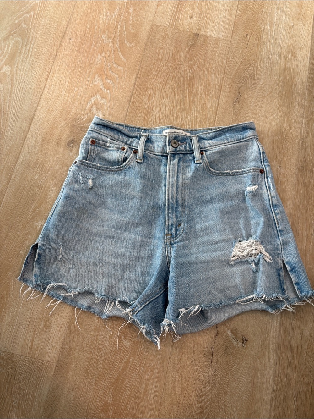 Abercrombie & Fitch 4” Mom Short Distressed Denim Cutoff Shorts Curve Love